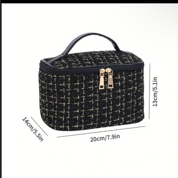 Tweed Cosmetic Storage Tote Bag
- Durable Travel Toiletry Organizer - Picture 8 of 12